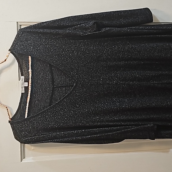 Heathered Black 3/4 Length Sleve - Picture 2 of 2